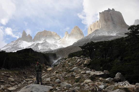 O tempo abria e fechava e as montanhas apareciam e sumiam no 2o dia de caminhadas no parque nacional Torres del Paine, no sul do Chile